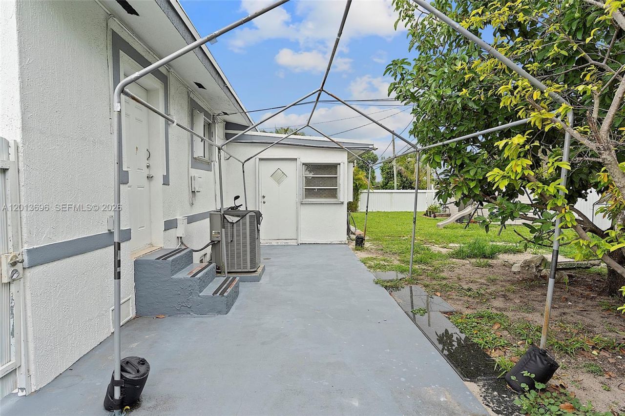 17155 NW 37th Ct, Miami Gardens, FL 33055 Photo