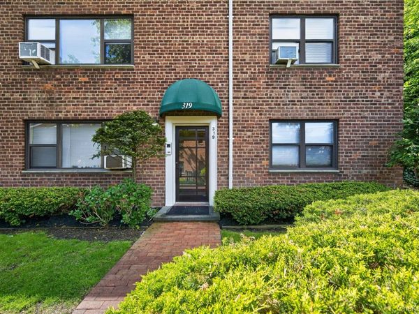 319 Main Street, Unit B, Roslyn, NY 11576