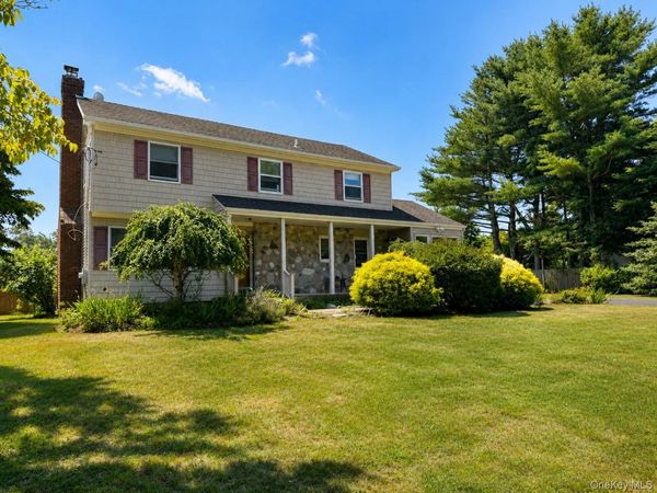 6 Roberts Lane, East Moriches, NY 11940