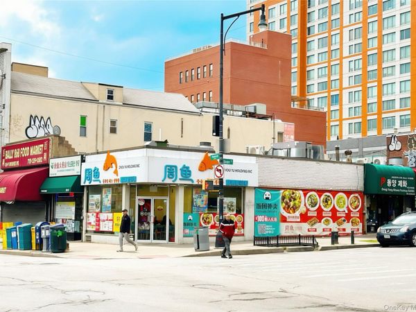 136-95 Roosevelt Avenue , Flushing, NY 11354