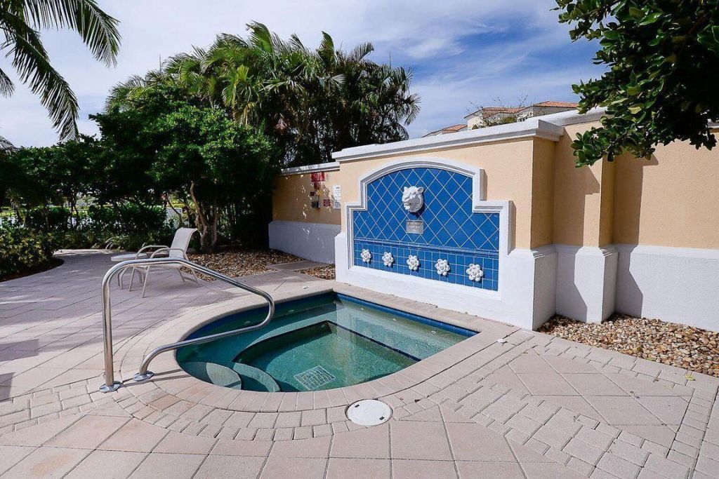20 Harbour Isle Drive W, Unit 106, Fort Pierce, FL 34949 Photo