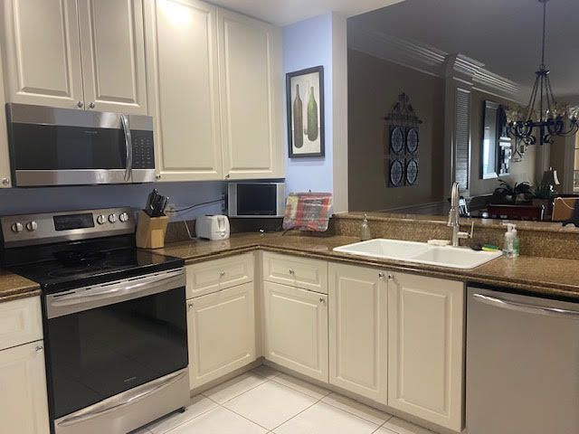 20 Harbour Isle Drive W, Unit 106, Fort Pierce, FL 34949 Photo