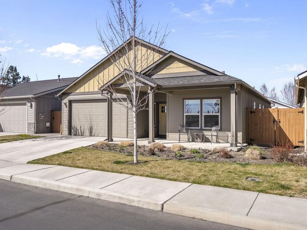 2955 NW Greenwood Court, Redmond, OR 97756
