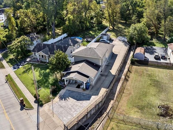 16 Midland Avenue, Maryland Heights, MO 63043