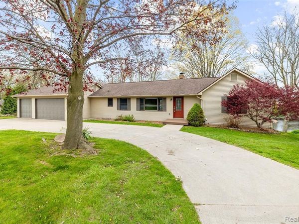 235 INDIANWOOD Road, Orion Twp, MI 48362