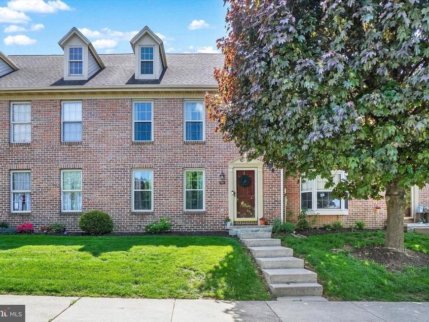 136 Crown Pointe Drive, York, PA 17402 Main Photo