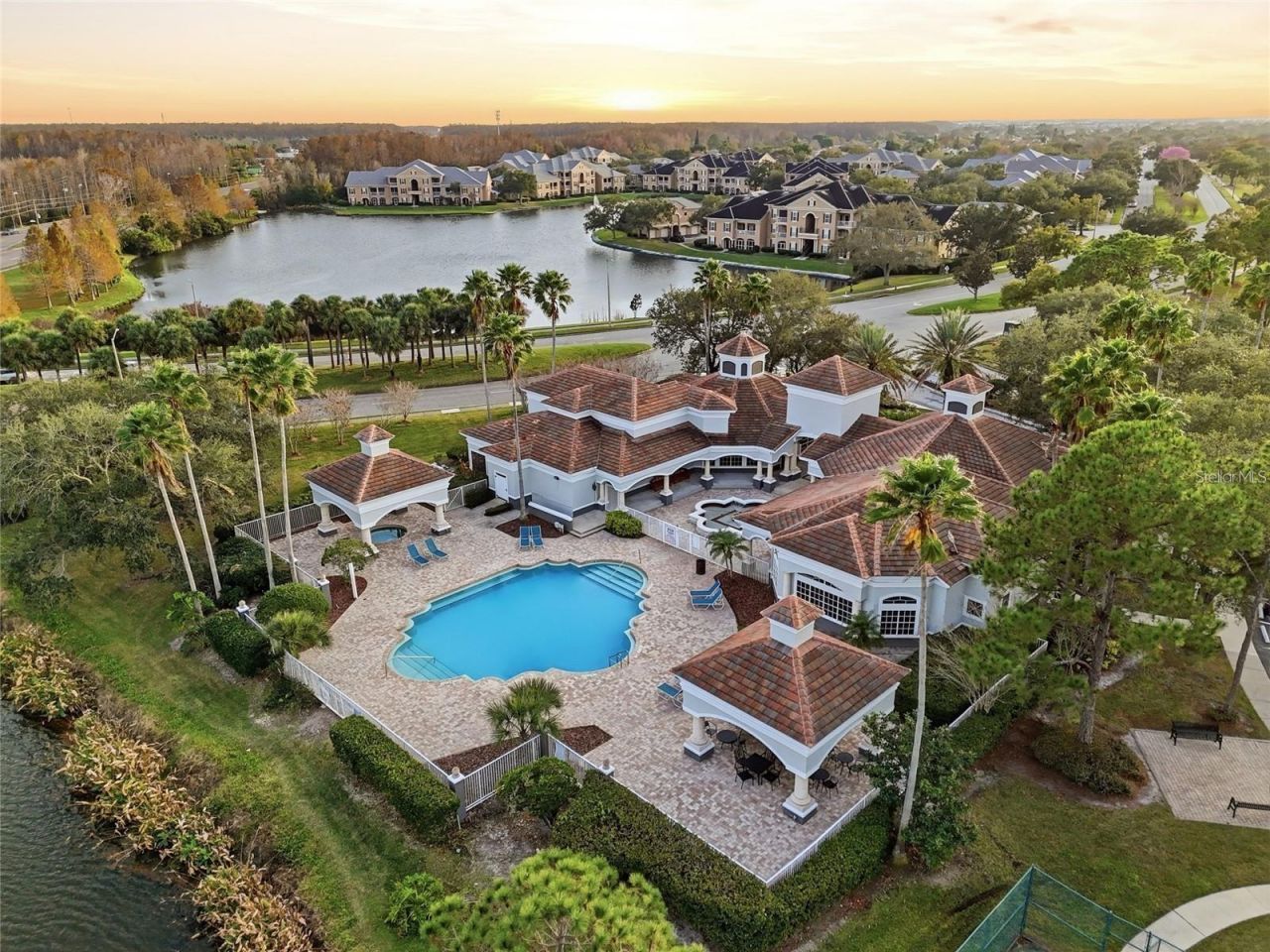 14013 Fairway Island Drive, Unit 427, Orlando, FL 32837 Photo