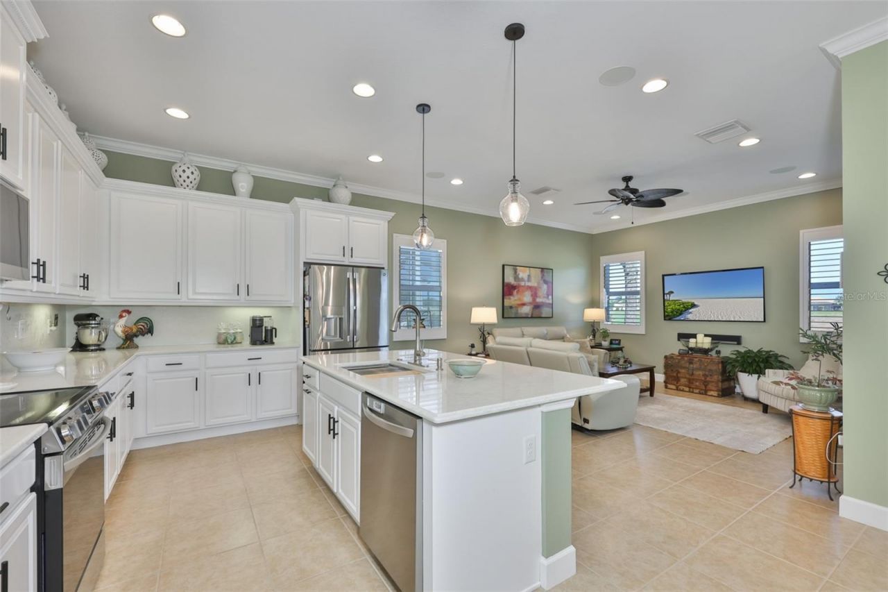1618 Emerald Dunes Drive, Sun City Center, FL 33573 Photo