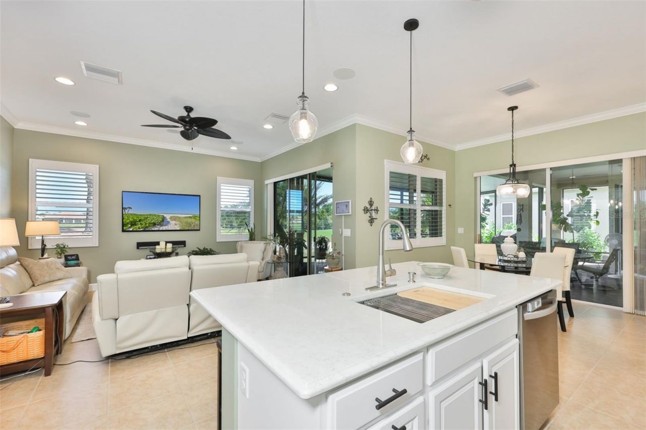 1618 Emerald Dunes Drive, Sun City Center, FL 33573 Photo
