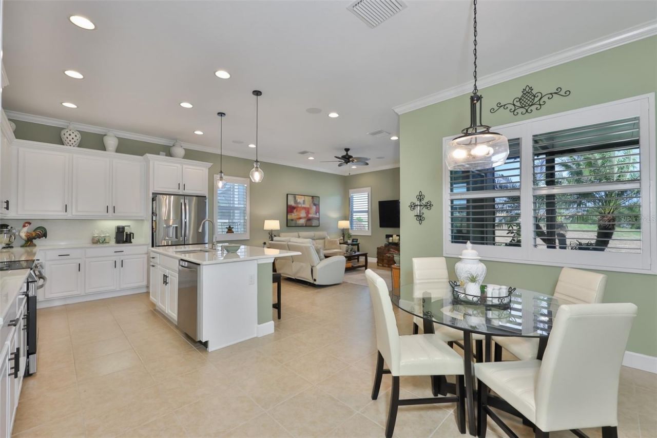 1618 Emerald Dunes Drive, Sun City Center, FL 33573 Photo