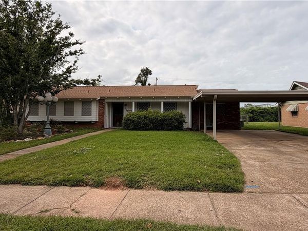 3608 GINGERBREAD Road , Alexandria, LA 71301