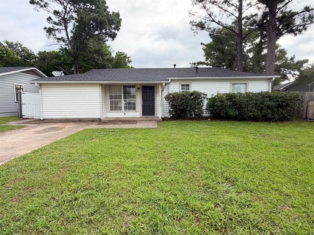 136 Highland Drive, Ennis, TX 75119 Main Photo