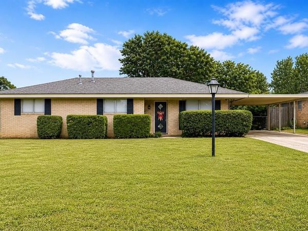 1507 Hulme Street , Bowie, TX 76230