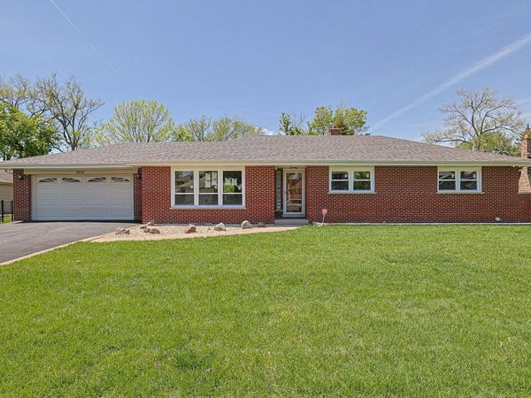 2232 Sprucewood Avenue , Des Plaines, IL 60018