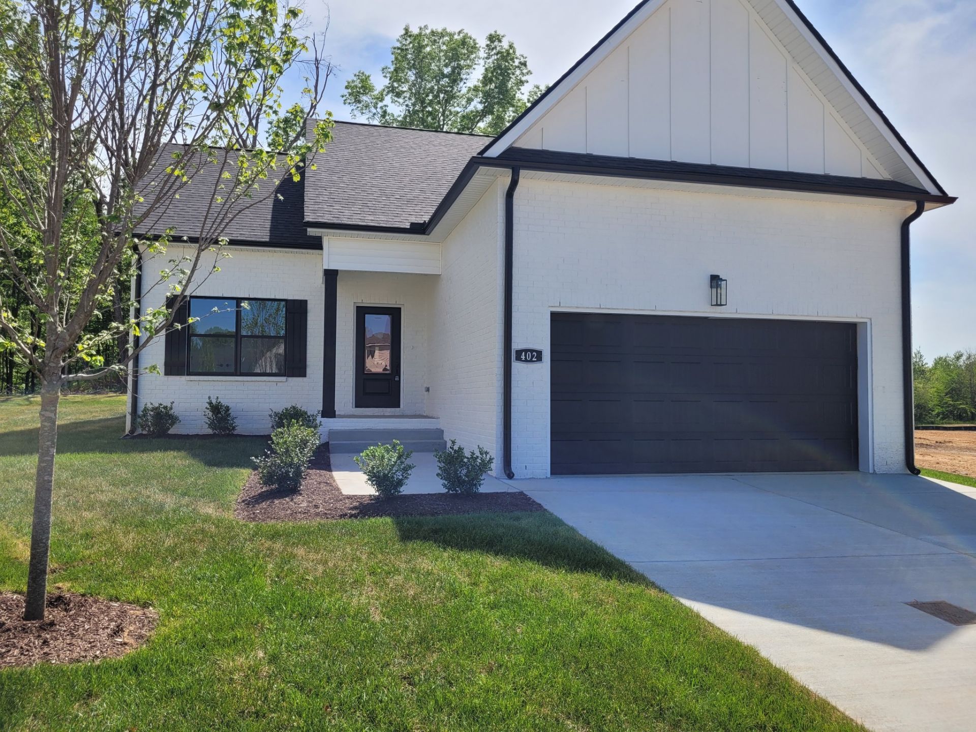 402 Cottage Lane , Dickson, TN 37055 Main Photo