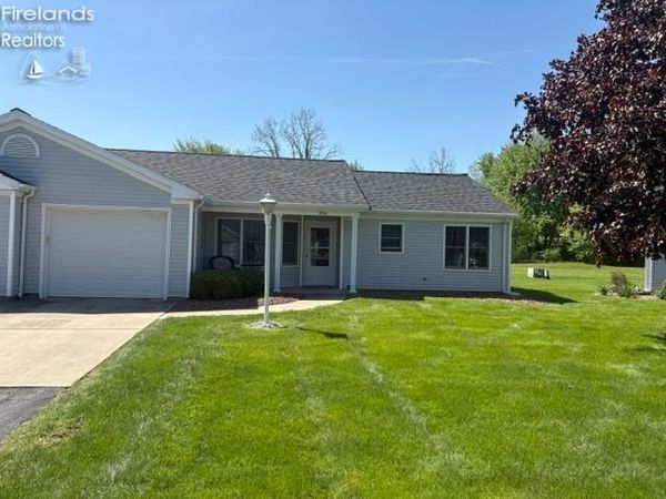 894 Meadow Lane, Fremont, OH 43420