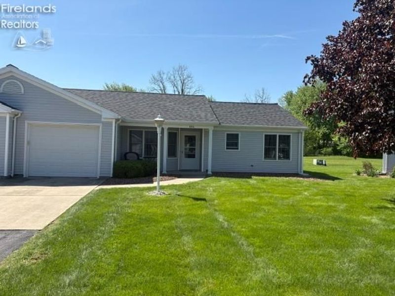 894 Meadow Lane, Fremont, OH 43420 Photo 1