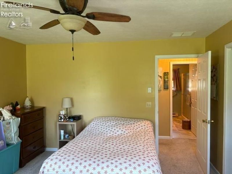 894 Meadow Lane, Fremont, OH 43420 Photo 9