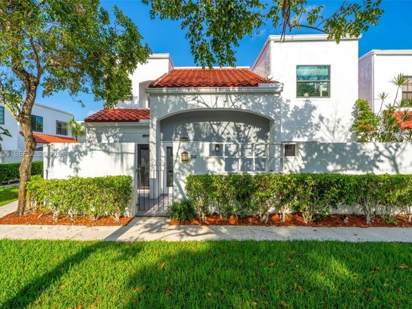 20904 Leeward Ct , Unit 221-2, Aventura, FL 33180