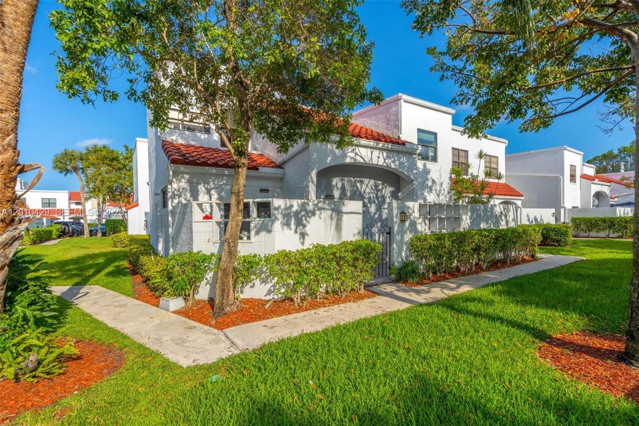 20904 Leeward Ct , Unit 221-2, Aventura, FL 33180 Photo