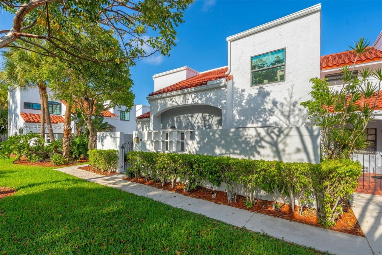 20904 Leeward Ct , Unit 221-2, Aventura, FL 33180 Photo