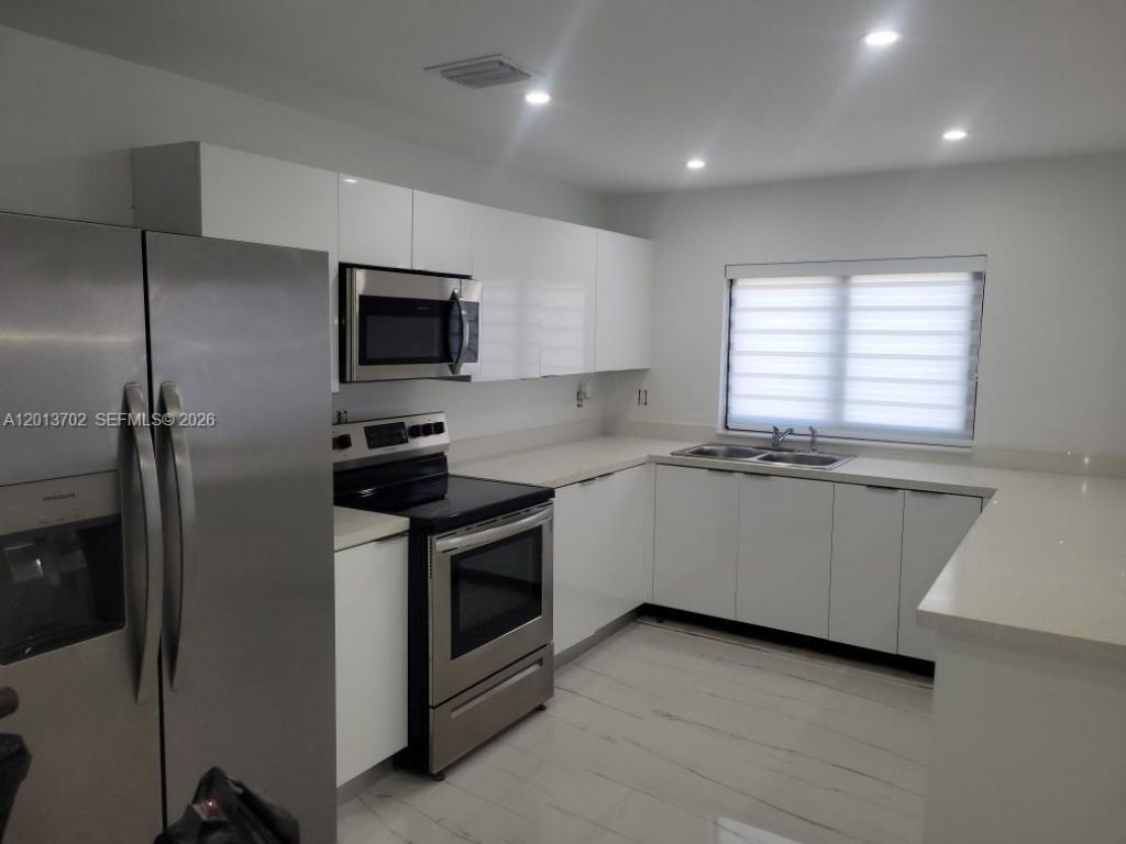 12686 NW 11th St , Miami, FL 33182 Photo