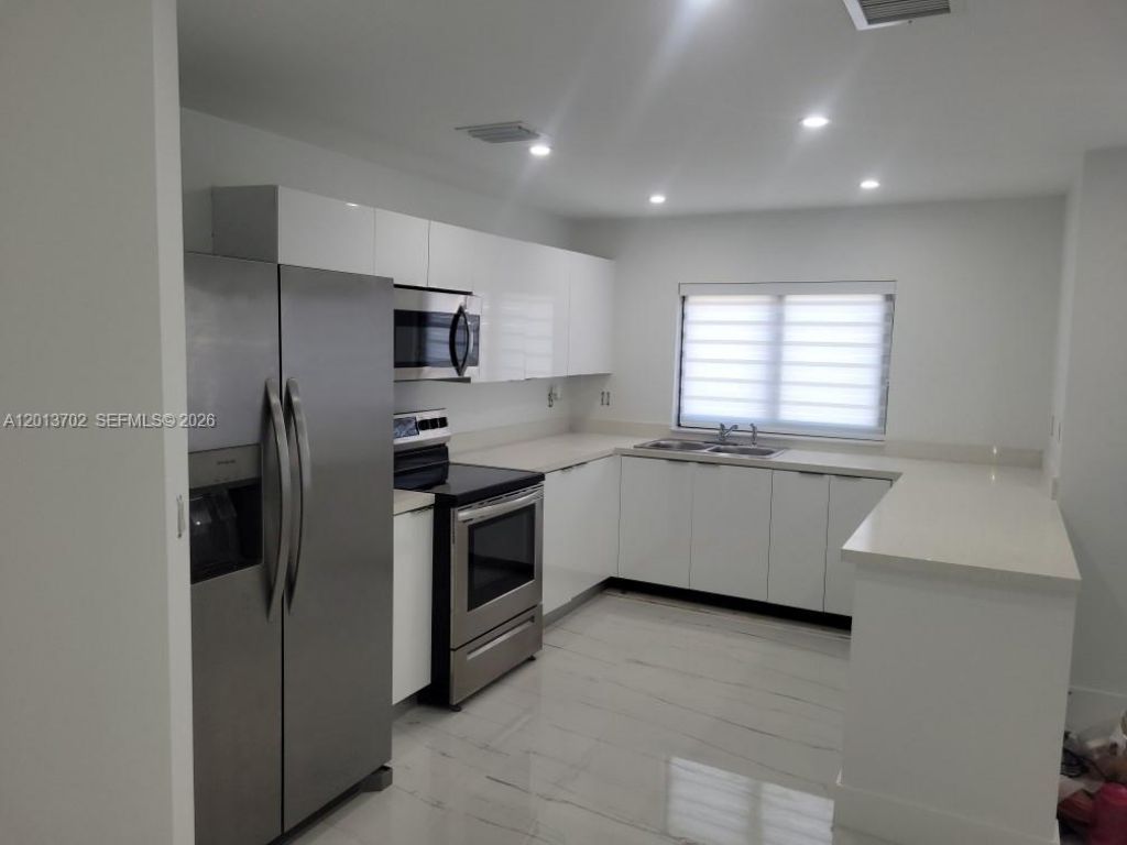 12686 NW 11th St , Miami, FL 33182 Photo