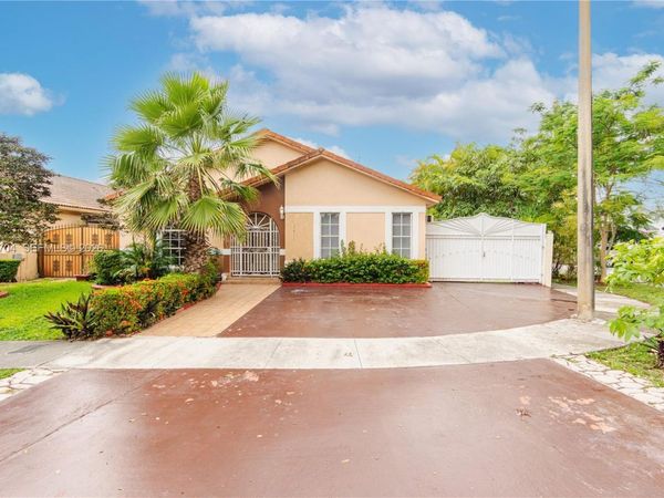 7411 W 33rd Ave , Hialeah, FL 33018