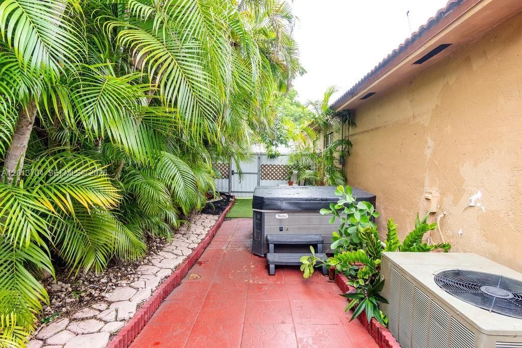 7411 W 33rd Ave, Hialeah, FL 33018 Photo