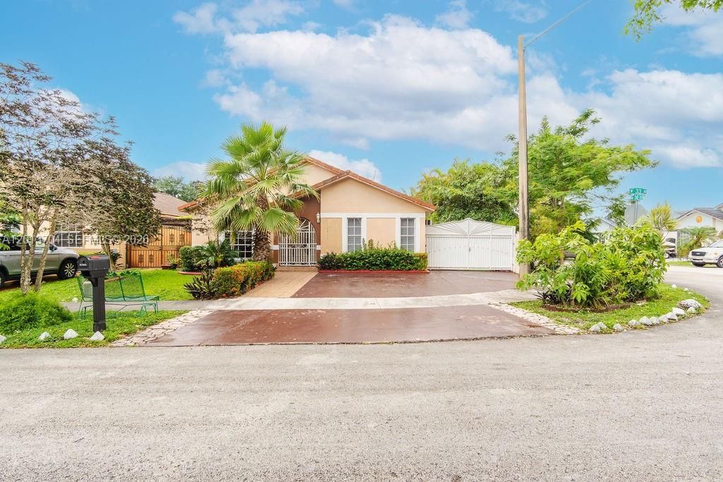 7411 W 33rd Ave, Hialeah, FL 33018 Photo