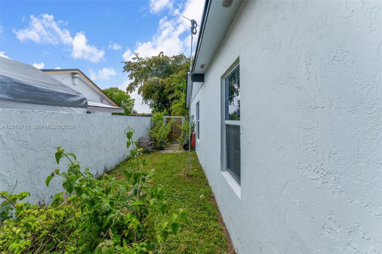 6651 SW 148th Court , Miami, FL 33193 Photo