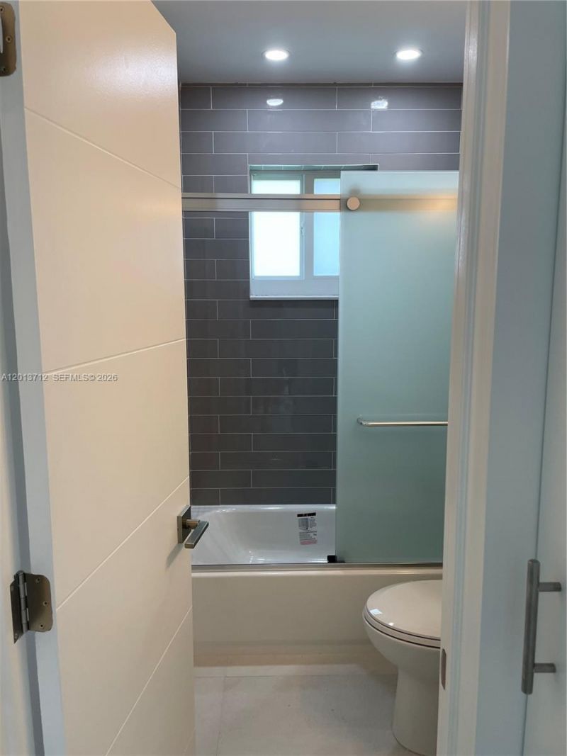 6820 SW 13th Ter , Unit 6820, Miami, FL 33144 Photo