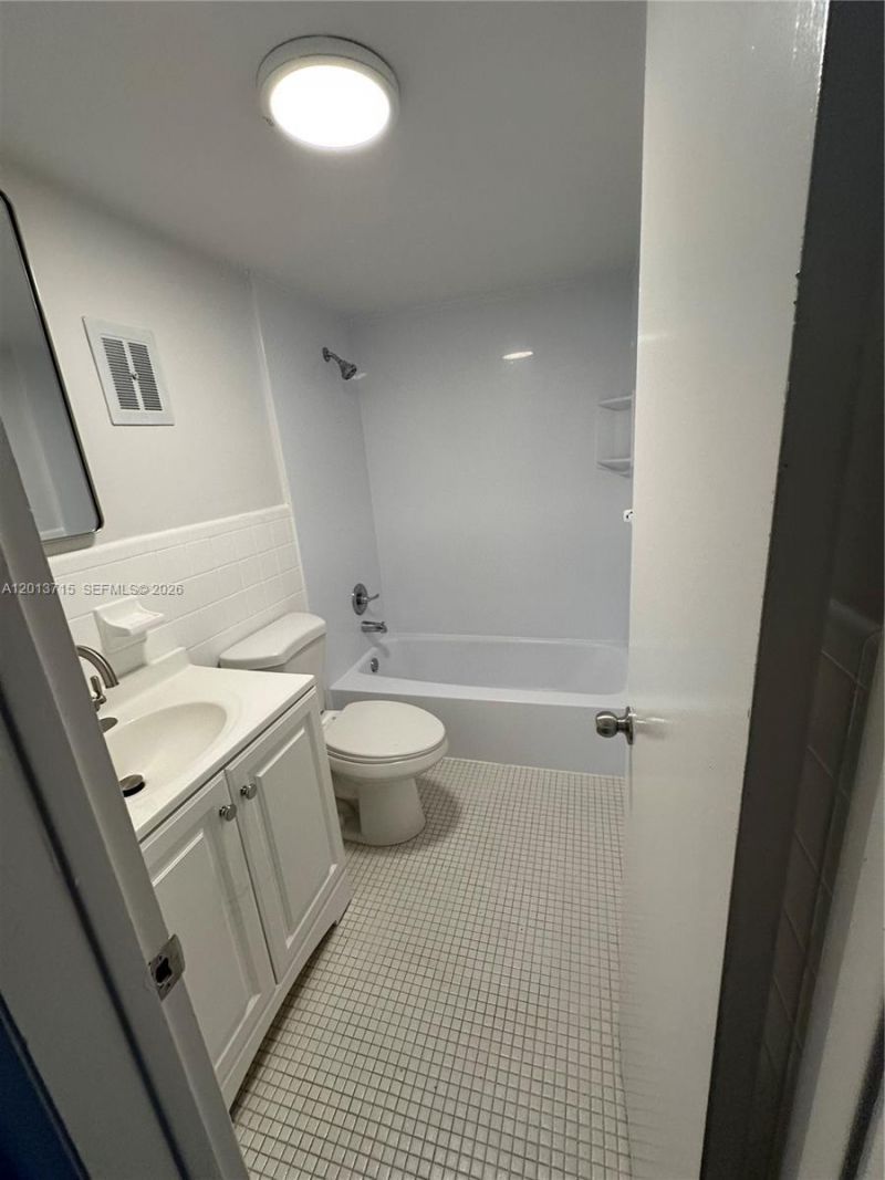 24 Calabria Ave , Unit 4, Coral Gables, FL 33134 Photo