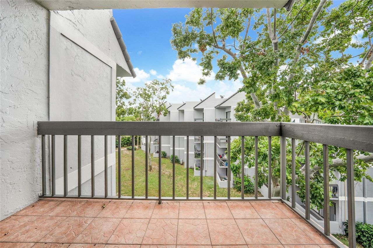 1950 N Congress Avenue, Unit 404, West Palm Beach, FL 33401 Photo