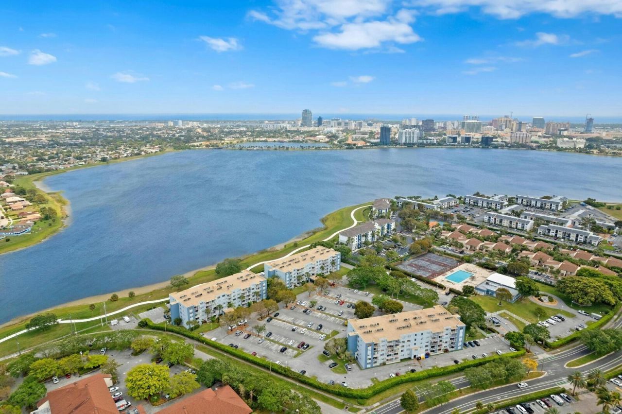 1950 N Congress Avenue, Unit 404, West Palm Beach, FL 33401 Photo