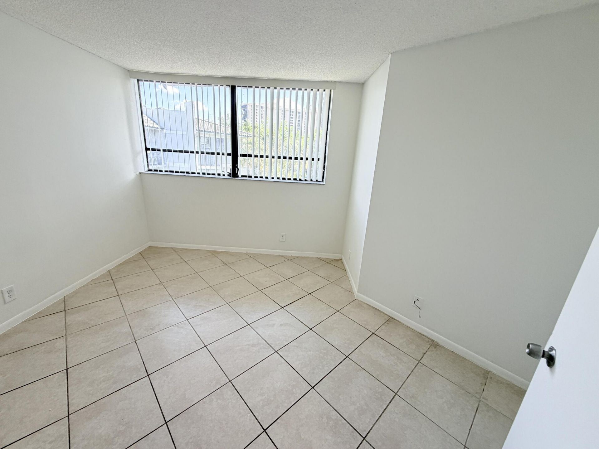 1950 N Congress Avenue, Unit 404, West Palm Beach, FL 33401 Photo