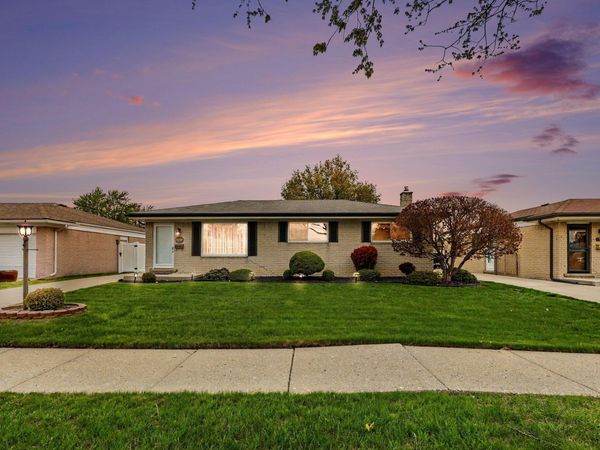 15569 Alsip Street, Roseville, MI 48066