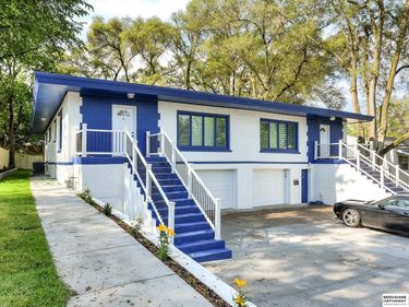 5611 Charles Street , Omaha, NE 68132