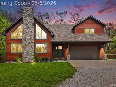 10429 9 Mile Road, Green Oak Twp, MI 48189