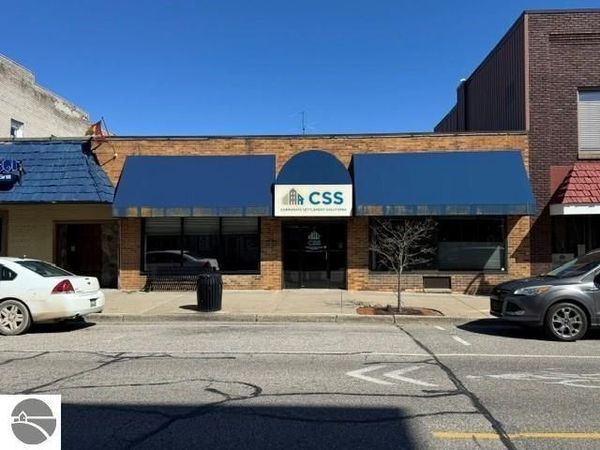 209 Broadway Street E, Mt Pleasant, MI 48858