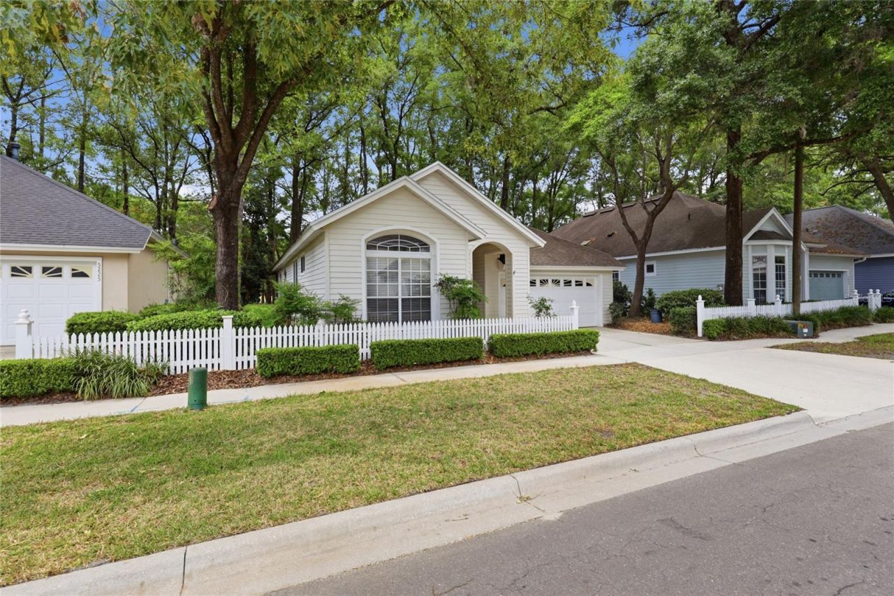 5231 SW 103rd Drive , Gainesville, FL 32608 Photo