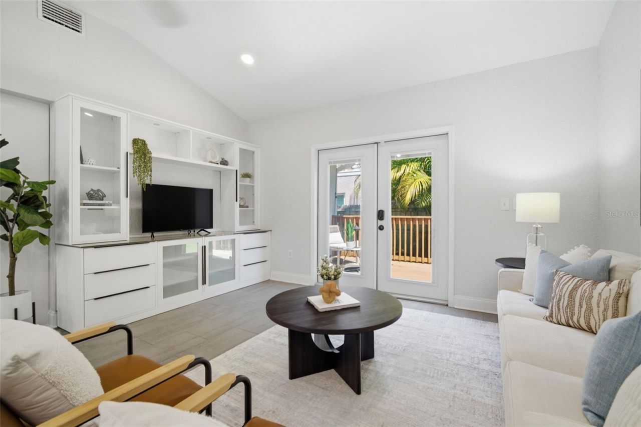 3105 Jackson Street N, Saint Petersburg, FL 33704 Photo