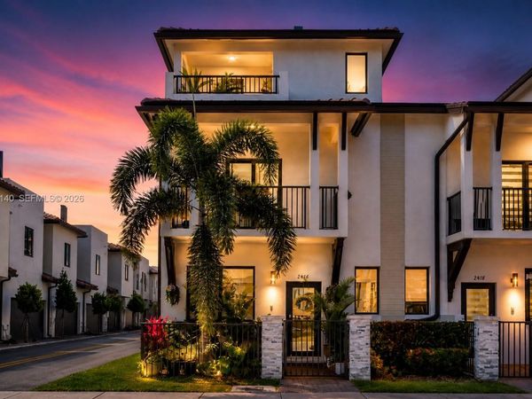 8368 Central Park Blvd , Doral, FL 33166
