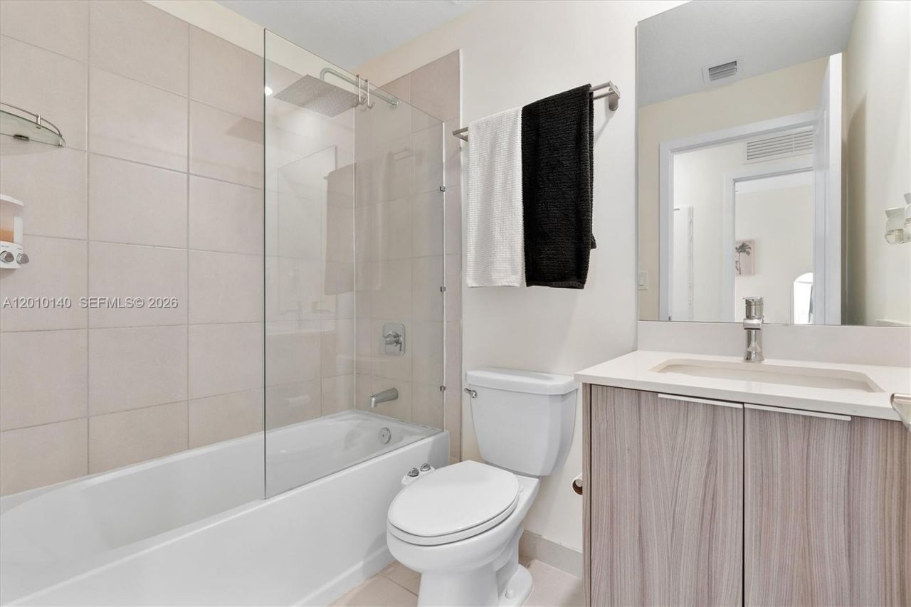 8368 Central Park Blvd, Doral, FL 33166 Photo