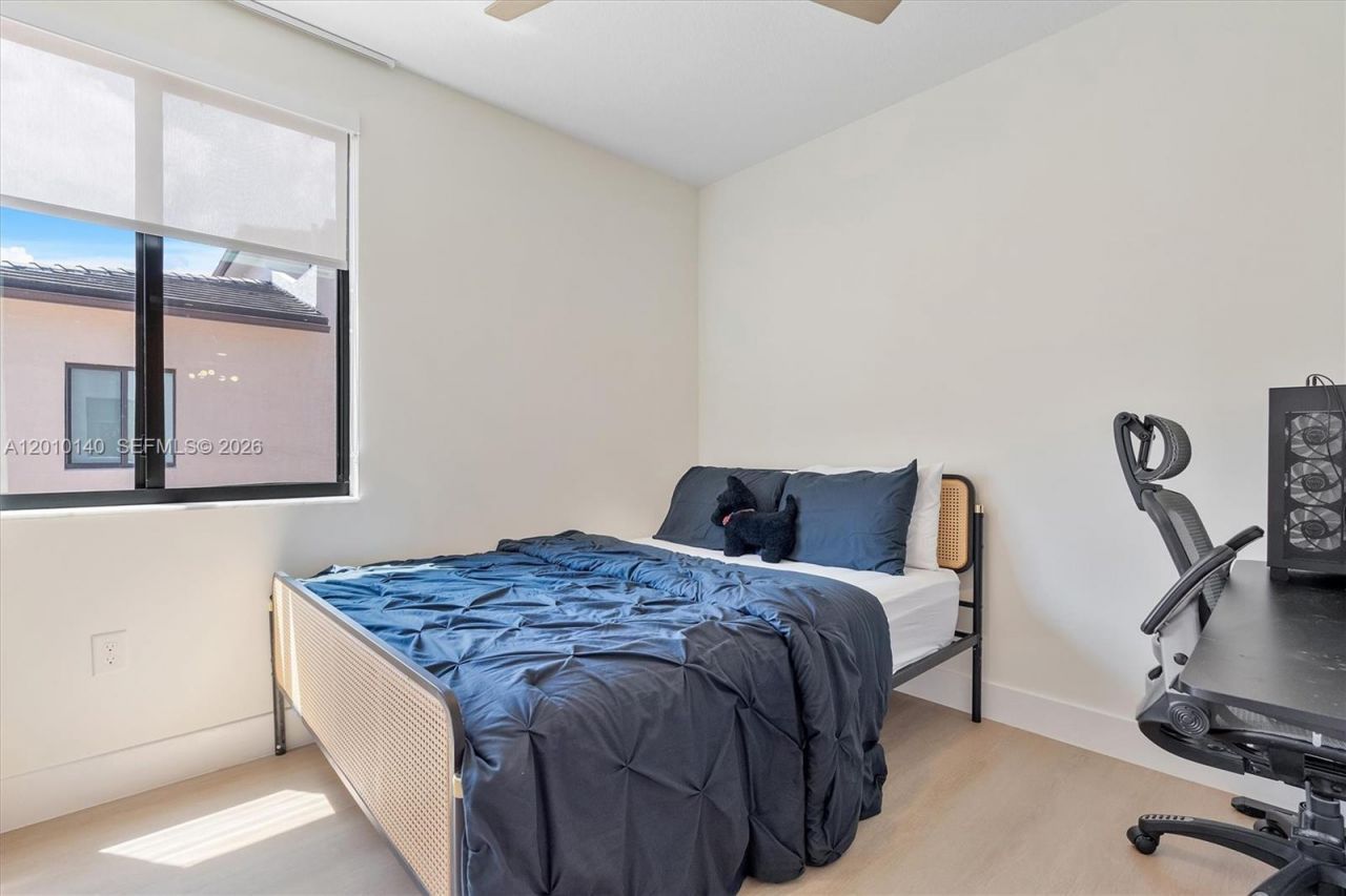 8368 Central Park Blvd, Doral, FL 33166 Photo