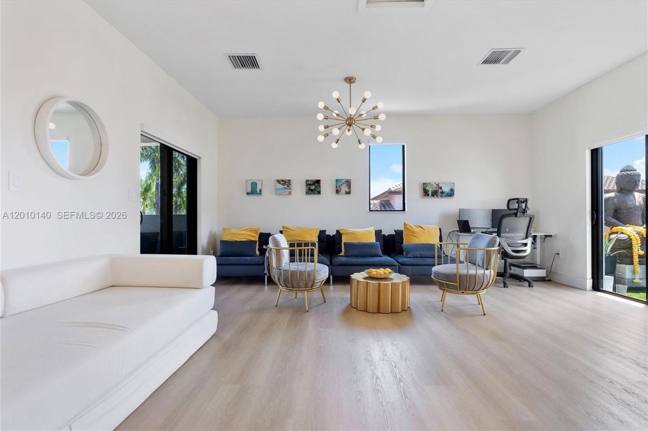 8368 Central Park Blvd, Doral, FL 33166 Photo