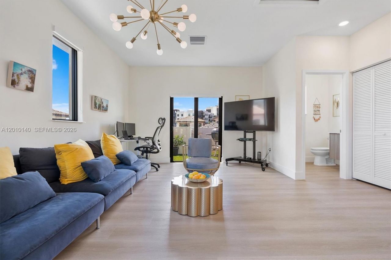 8368 Central Park Blvd, Doral, FL 33166 Photo