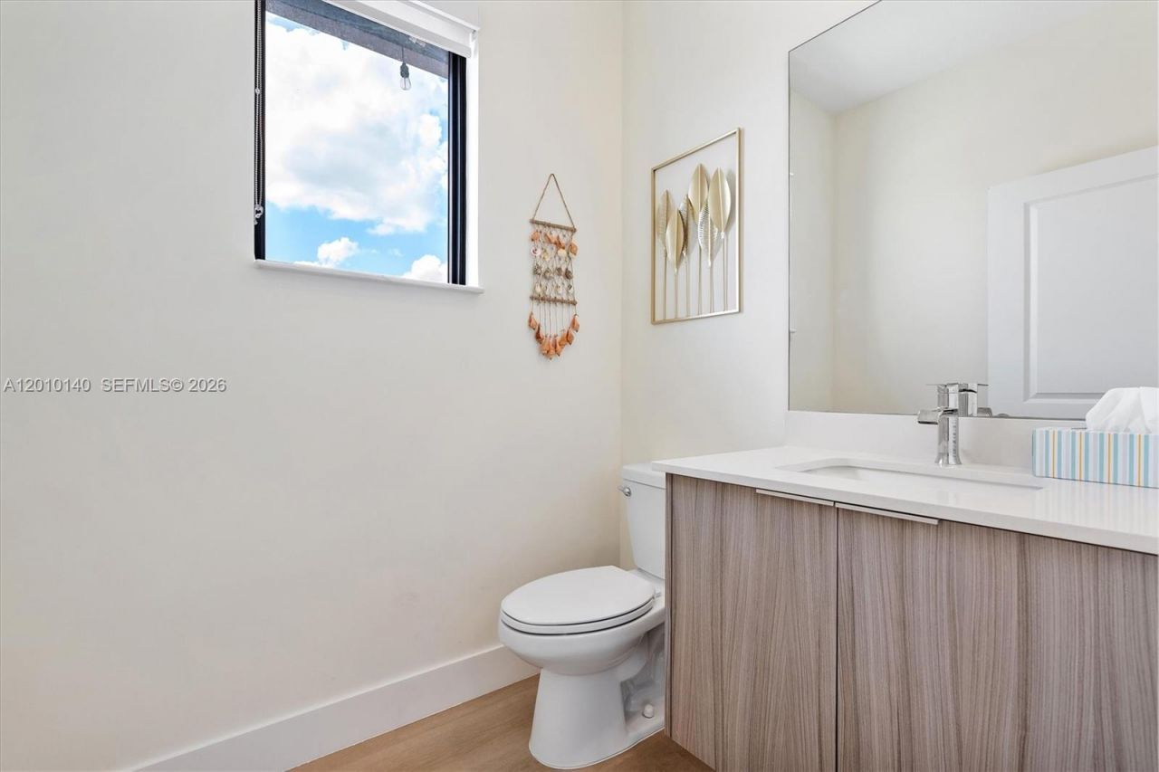 8368 Central Park Blvd, Doral, FL 33166 Photo