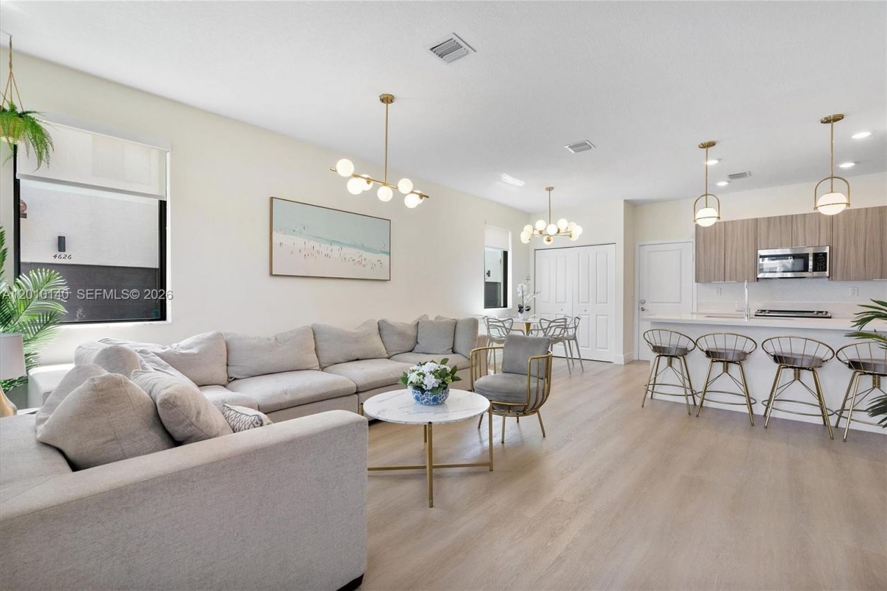 8368 Central Park Blvd, Doral, FL 33166 Photo
