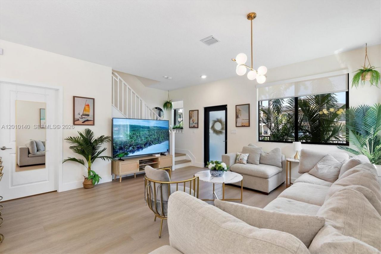 8368 Central Park Blvd, Doral, FL 33166 Photo